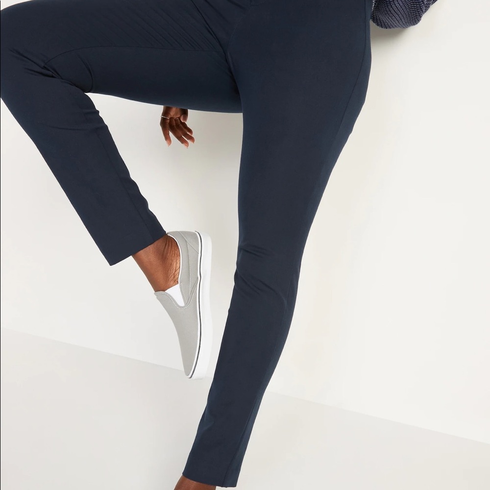 Old Navy pixie pants size 4 Navy Blue (I also have the same pants in black!)